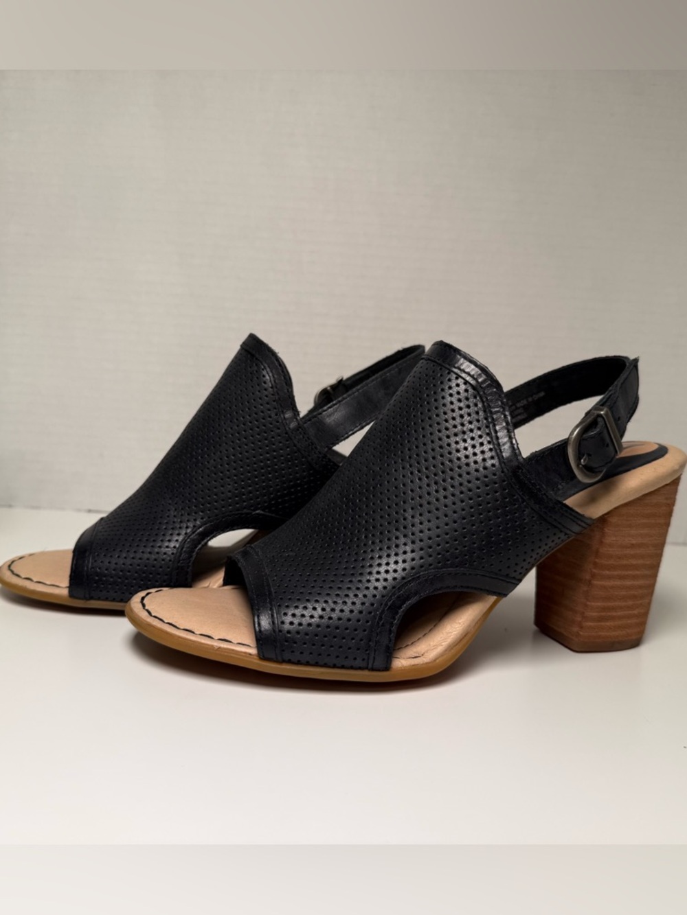 Born Women's Size 7M Black Perforated Open-Toe Block Heel Slingback Sandals Boho